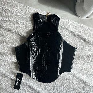 KIM KARDASHIAN BLACK ALLIGATOR MID CROP TOP